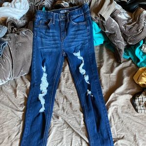 DISTRESSED WILD FABLE JEANS